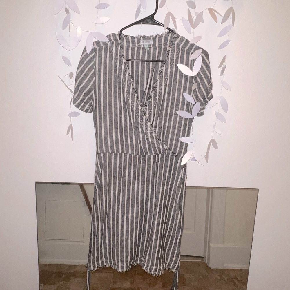 XS Grey and White Linen Tie Wrap Dress